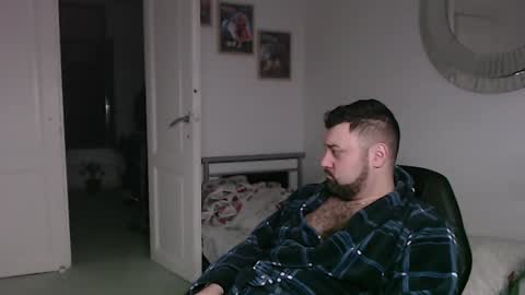 Snapshot of brucemf chatting on 02/08/25, 06:33 Bruce online show from 02/08/25, 06:33