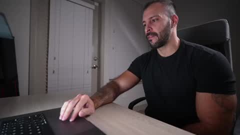 Snapshot of brucestryker chatting on 12/28/24, 12:47 onlyfans BRUCESTRYKER online show from 12/28/24, 12:47