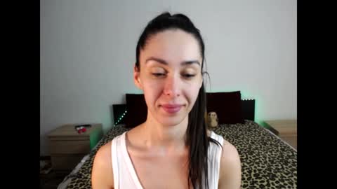 Snapshot of brunettgirl_ chatting on 12/11/24, 06:25 Ellis online show from 12/11/24, 06:25