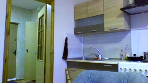 Snapshot of brunettgirl_ chatting on 12/18/24, 06:32 Ellis online show from 12/18/24, 06:32