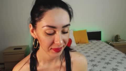 Snapshot of brunettgirl_ chatting on 02/11/25, 04:02 Ellis online show from 02/11/25, 04:02