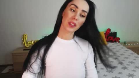 Snapshot of brunettgirl_ chatting on 02/14/25, 04:58 Ellis online show from 02/14/25, 04:58