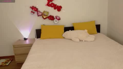 Snapshot of brunettgirl_ chatting on 11/23/25, 04:45 Ellis online show from 11/23/25, 04:45