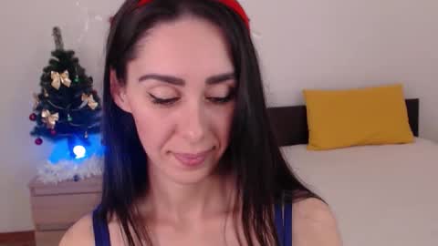 Snapshot of brunettgirl_ chatting on 12/15/25, 01:59 Ellis online show from 12/15/25, 01:59