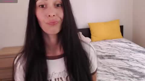 Snapshot of brunettgirl_ chatting on 07/11/26, 07:00 Ellis online show from 07/11/26, 07:00