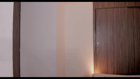 Snapshot of brunnahart chatting on 10/16/25, 08:43     online show from 10/16/25, 08:43