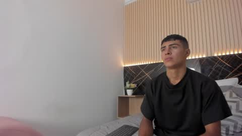 Snapshot of bruno_fox_ chatting on 06/18/26, 07:18 Bruno online show from 06/18/26, 07:18