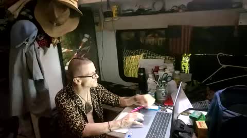 Steve... aka SkinnieDippin aka TimberTramp online show from 03/19/26, 06:39