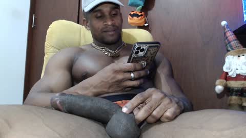 Snapshot of bryan_colen chatting on 01/18/25, 05:04 Enjoy the best muscle straws online show from 01/18/25, 05:04