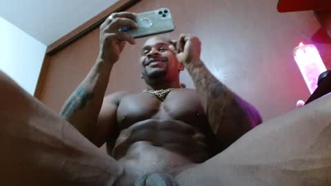Snapshot of bryan_colen chatting on 02/17/25, 01:15 Enjoy the best muscle straws online show from 02/17/25, 01:15