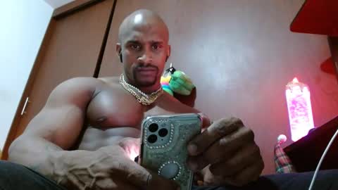 Snapshot of bryan_colen chatting on 02/21/25, 11:21 Enjoy the best muscle straws online show from 02/21/25, 11:21