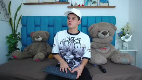 Snapshot of bryan_hotty chatting on 02/28/26, 11:33 Bryan online show from 02/28/26, 11:33