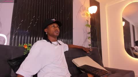 Snapshot of bryxxxon1 chatting on 02/06/25, 11:54 Bryxon online show from 02/06/25, 11:54