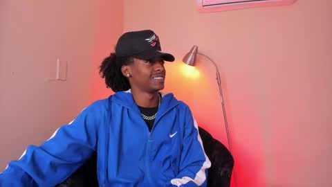 Snapshot of bryxxxon1 chatting on 02/25/25, 02:00 Bryxon online show from 02/25/25, 02:00