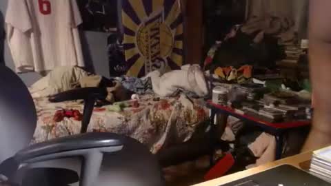 Snapshot of bubbasmalls chatting on 02/04/25, 06:46 Bubba Smalls online show from 02/04/25, 06:46