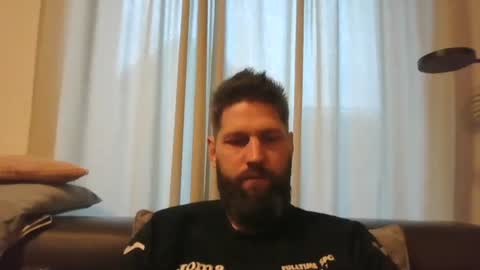 bubblebee1982 online show from 12/18/24, 08:09