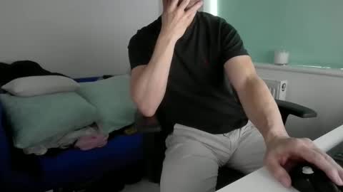 Snapshot of bubblebumdave chatting on 03/26/26, 05:40 Bubblebum online show from 03/26/26, 05:40