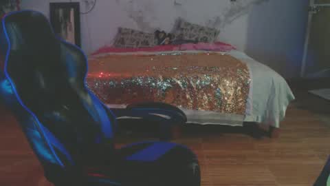 Isabella but call me isa  online show from 12/24/24, 11:33