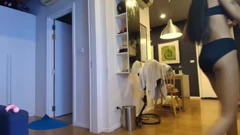 Snapshot of buddiup2 chatting on 10/17/25, 02:30 buddiup2 online show from 10/17/25, 02:30