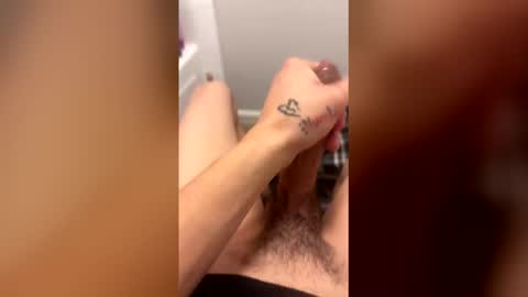 Snapshot of bugballss chatting on 12/19/25, 09:00 bugballss online show from 12/19/25, 09:00