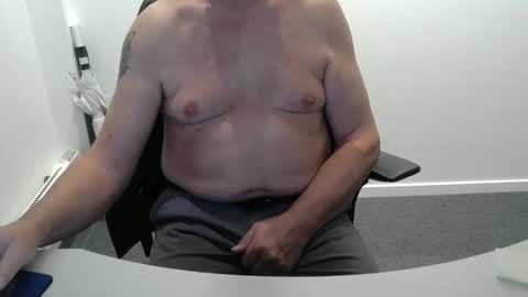 Snapshot of buggemann chatting on 09/24/25, 03:21 buggemann online show from 09/24/25, 03:21