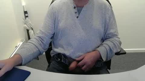 Snapshot of buggemann chatting on 10/10/25, 03:49 buggemann online show from 10/10/25, 03:49