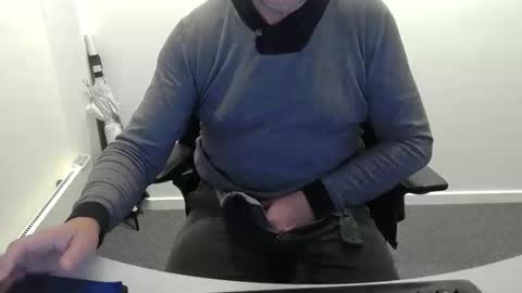 Snapshot of buggemann chatting on 10/17/25, 03:53 buggemann online show from 10/17/25, 03:53