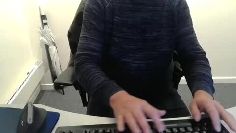 Snapshot of buggemann chatting on 10/27/25, 03:54 buggemann online show from 10/27/25, 03:54