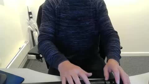 Snapshot of buggemann chatting on 10/28/25, 04:27 buggemann online show from 10/28/25, 04:27