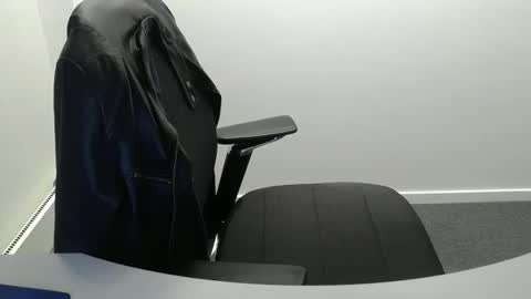 Snapshot of buggemann chatting on 10/30/25, 05:31 buggemann online show from 10/30/25, 05:31