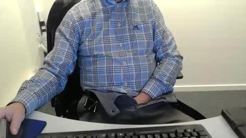 Snapshot of buggemann chatting on 11/05/25, 04:23 buggemann online show from 11/05/25, 04:23