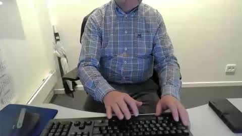 Snapshot of buggemann chatting on 11/06/25, 06:14 buggemann online show from 11/06/25, 06:14