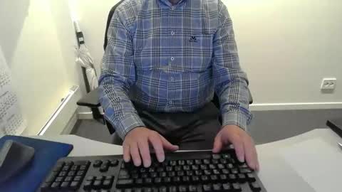 Snapshot of buggemann chatting on 11/07/25, 04:12 buggemann online show from 11/07/25, 04:12