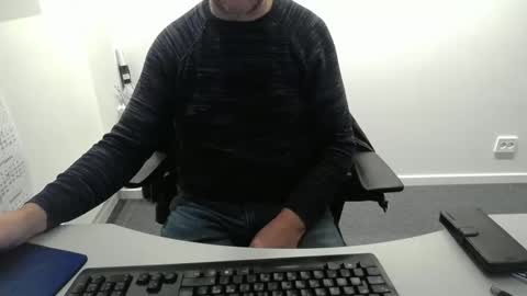 Snapshot of buggemann chatting on 11/10/25, 04:33 buggemann online show from 11/10/25, 04:33