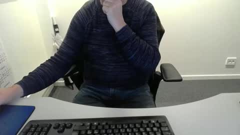 Snapshot of buggemann chatting on 11/12/25, 05:30 buggemann online show from 11/12/25, 05:30