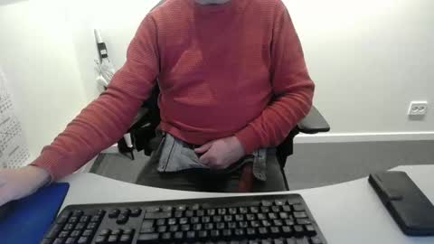 Snapshot of buggemann chatting on 11/19/25, 04:23 buggemann online show from 11/19/25, 04:23