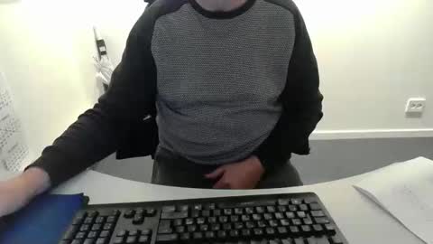 Snapshot of buggemann chatting on 11/24/25, 04:01 buggemann online show from 11/24/25, 04:01