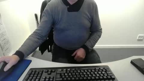 Snapshot of buggemann chatting on 12/01/25, 03:55 buggemann online show from 12/01/25, 03:55