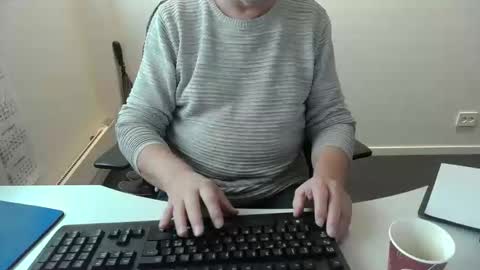 Snapshot of buggemann chatting on 12/05/25, 10:24 buggemann online show from 12/05/25, 10:24