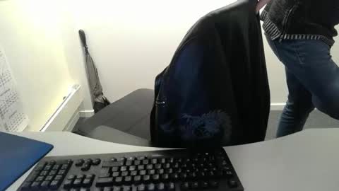 Snapshot of buggemann chatting on 12/15/25, 06:50 buggemann online show from 12/15/25, 06:50