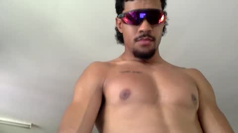 Snapshot of bulaboy27 chatting on 01/06/25, 04:47 meaty man online show from 01/06/25, 04:47