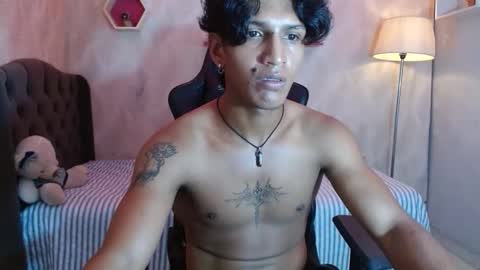 Snapshot of bull_cam chatting on 10/25/25, 03:29 bull_cam online show from 10/25/25, 03:29