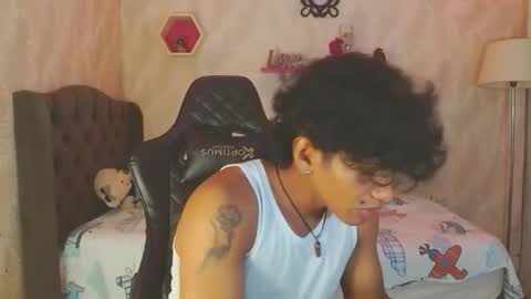 Snapshot of bull_cam chatting on 10/29/25, 03:36 bull_cam online show from 10/29/25, 03:36