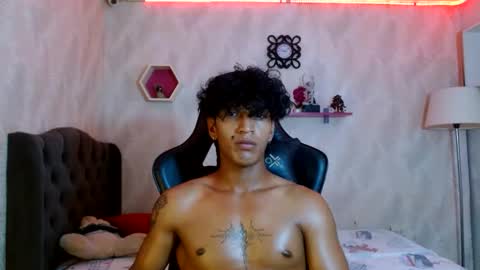 Snapshot of bull_cam chatting on 10/30/25, 06:41 bull_cam online show from 10/30/25, 06:41