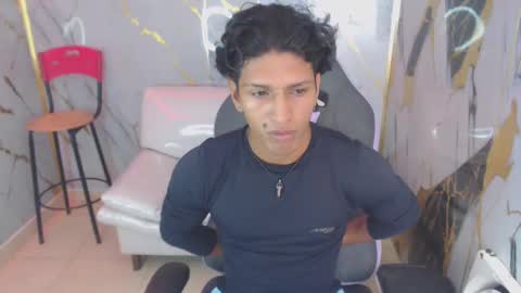 Snapshot of bull_cam chatting on 11/02/25, 03:47 bull_cam online show from 11/02/25, 03:47