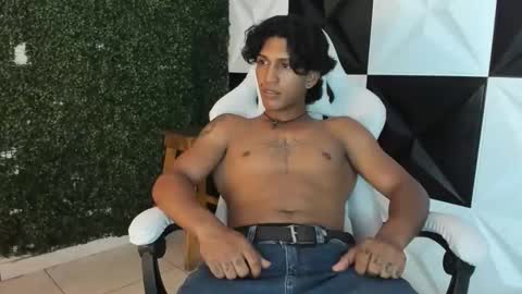 Snapshot of bull_cam chatting on 11/05/25, 06:08 bull_cam online show from 11/05/25, 06:08