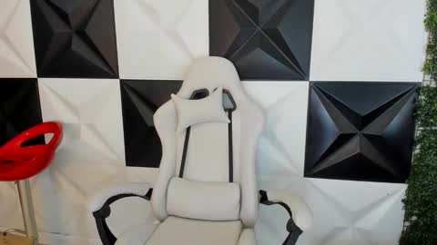 Snapshot of bull_cam chatting on 11/08/25, 06:40 bull_cam online show from 11/08/25, 06:40