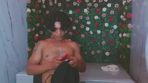 Snapshot of bull_cam chatting on 11/10/25, 08:19 bull_cam online show from 11/10/25, 08:19