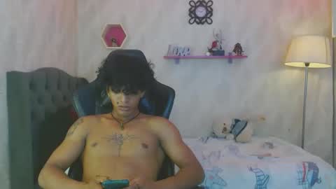 Snapshot of bull_cam chatting on 11/11/25, 07:14 bull_cam online show from 11/11/25, 07:14