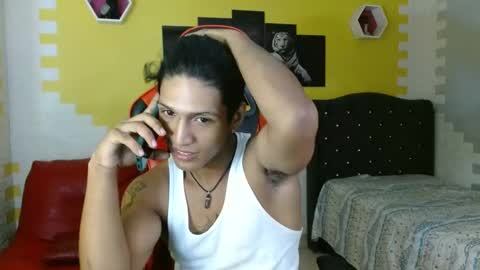 Snapshot of bull_cam chatting on 11/16/25, 05:40 bull_cam online show from 11/16/25, 05:40